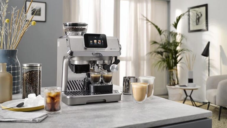 De'Longhi's new bean-to-cup coffee machine 1 De'Longhi's new bean-to-cup coffee machine could make you a milk-frothing maestro